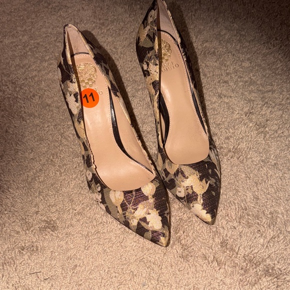 Vince Camuto Black and Gold Patterned Heels - Picture 3 of 4
